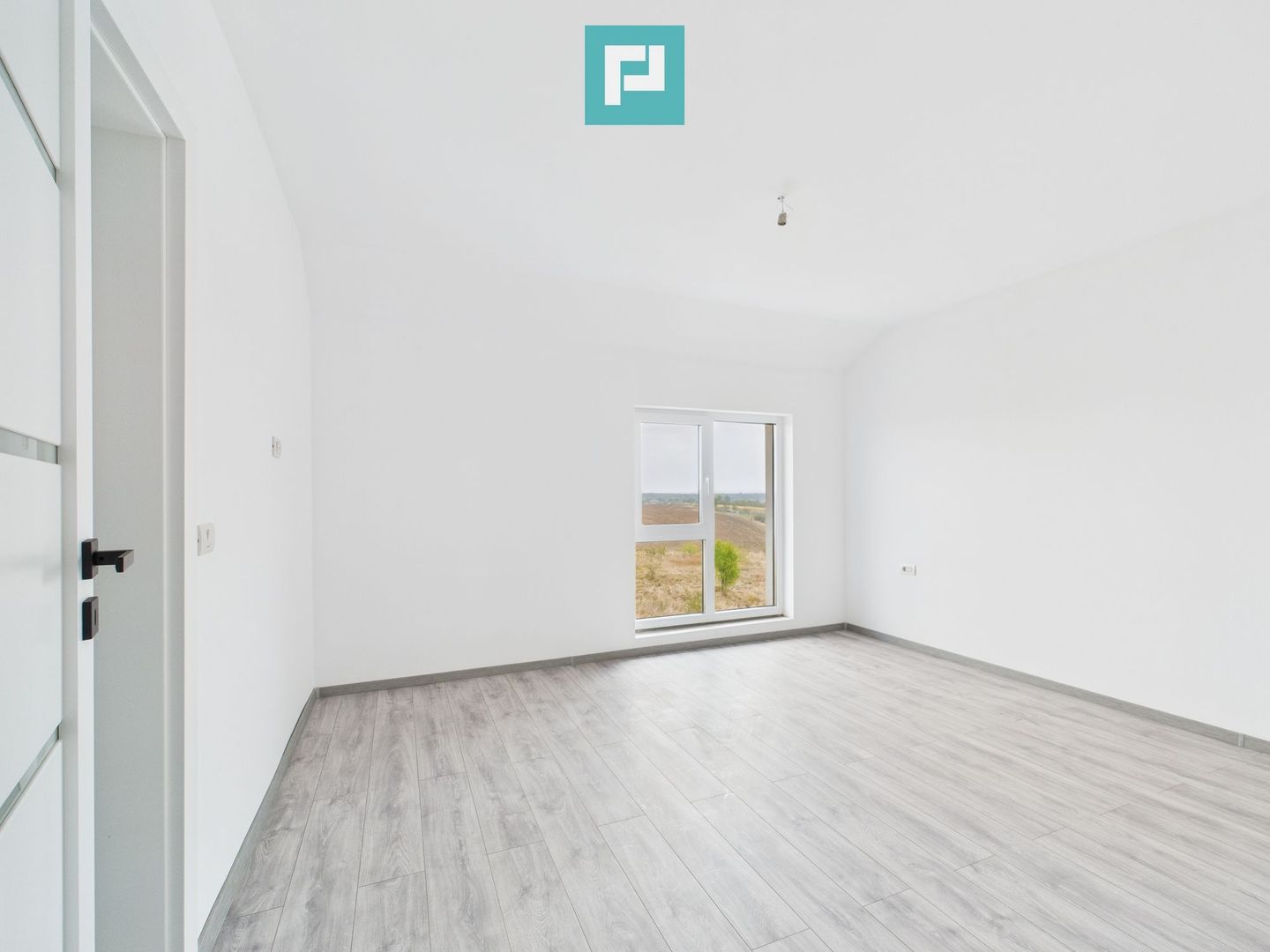 Duplex cu 3 camere și curte generoasă în Pișchia - Poză 18