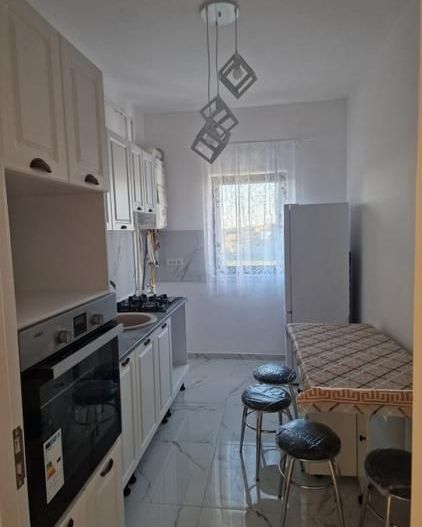 Propietar inchriez ap cu 2 camere mobilat utilat decomandat incalzire in pardose - Poză 4