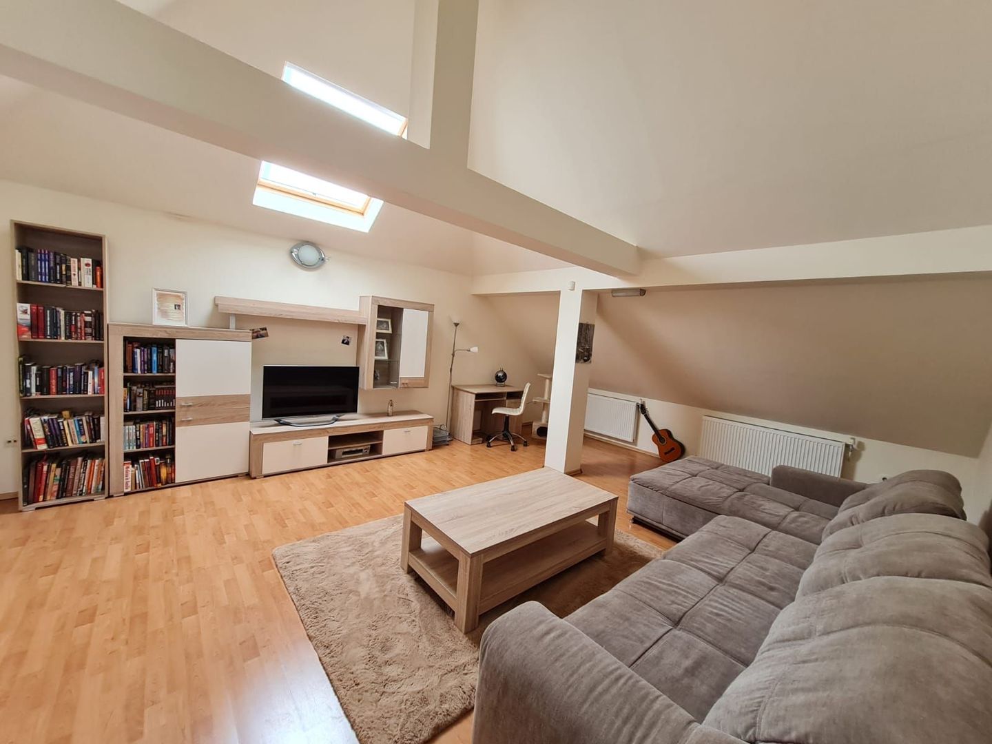 Casă cu teren generos pretabila pentru afacere - Poză 23