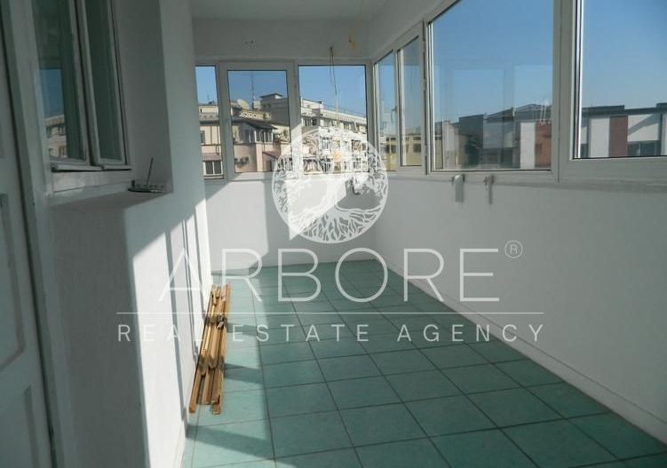 Apartament lux, zona Piata Victoriei, 4 camere , 2 bai, centrala termica  terasa - Poză 13