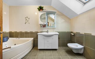 Casa individuala cu 7 camere, 260 mp, teren 900 mp, front 19m, Europa - Poză 12