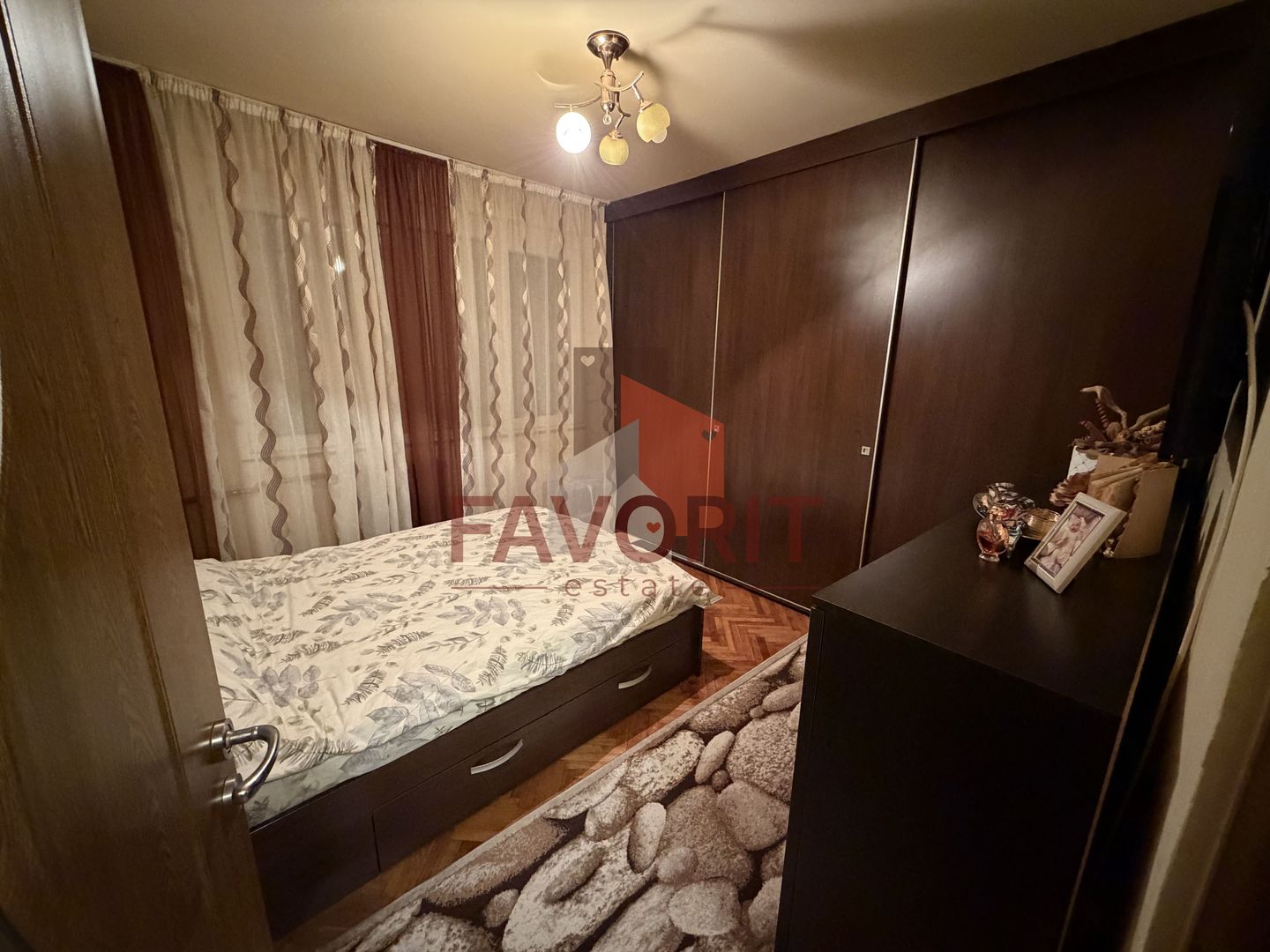 Etaj intermediar. Mobilat. Pozitie excelenta - Poză 12