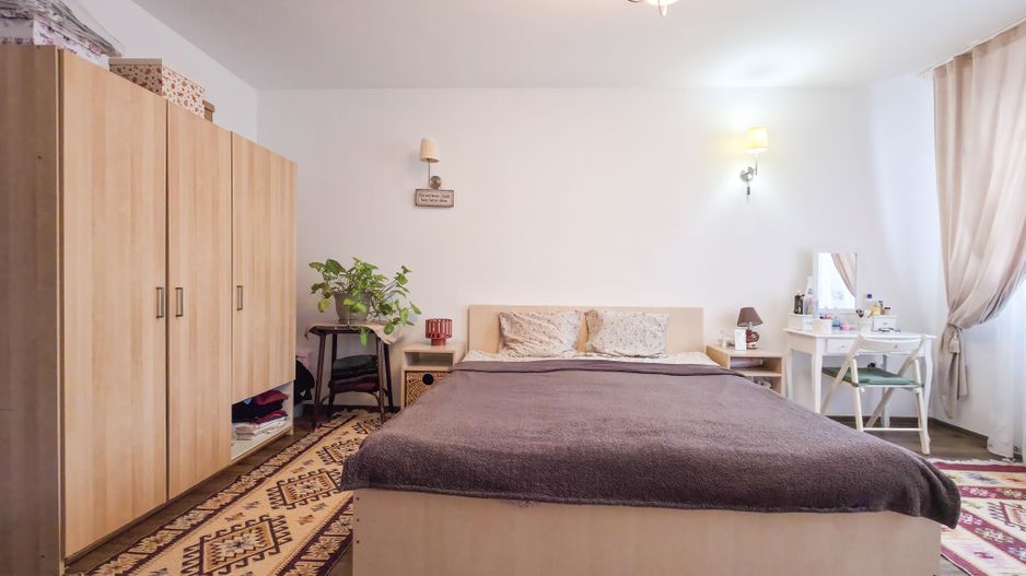 Casă spațioasă de vânzare – Strada Republicii nr. 105, Dragomirești - Poză 12