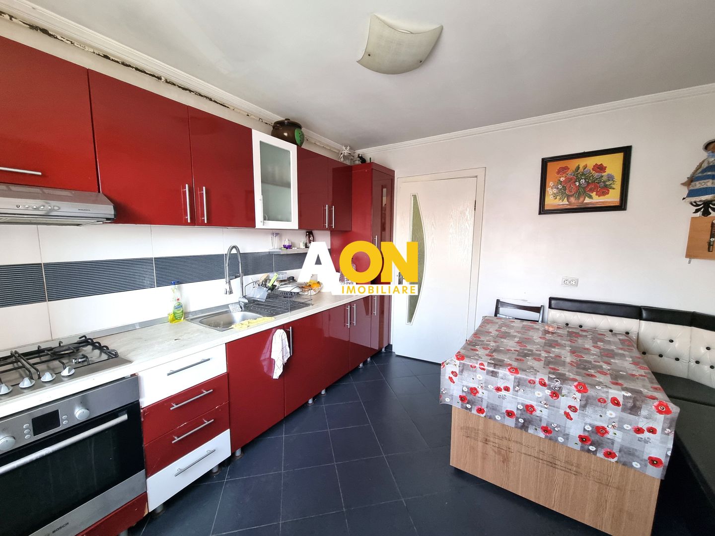 De inchiriat apartament 3 camere, zona Piata, Cetate - Poză 1