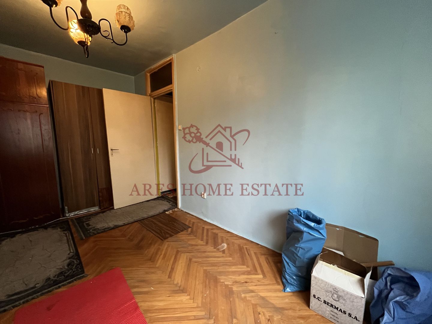 Etaj 1, 3 camere, spatios, 2 băi, centrală proprie – zonă excelentă - Poză 3