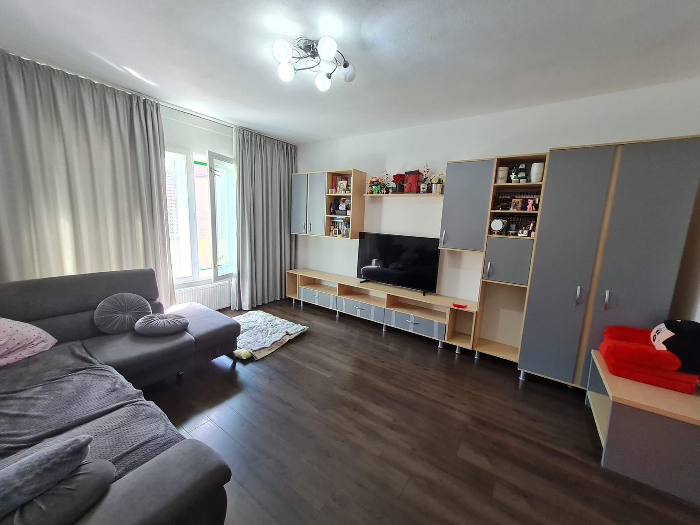 Apartament 3 camere în zona Pietei Victoria - Poză 1