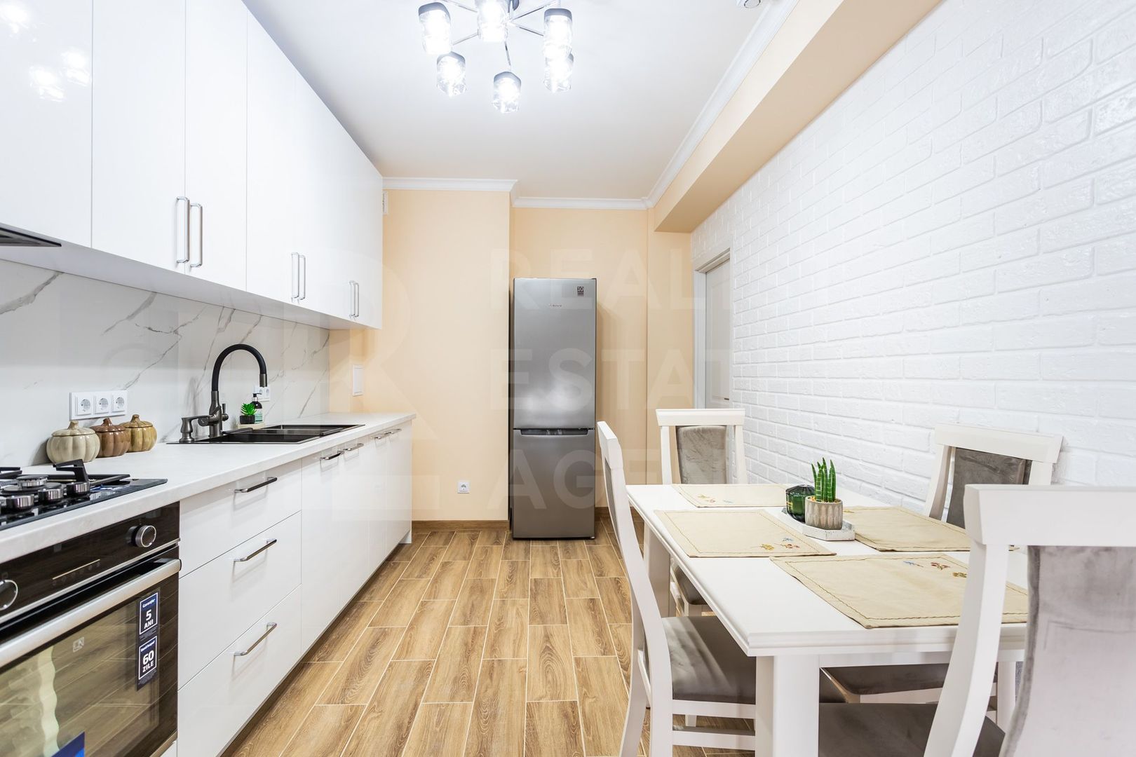 Chirie, apartament, 2 camere, strada Calea Ieşilor, Sculeni - Poză 3