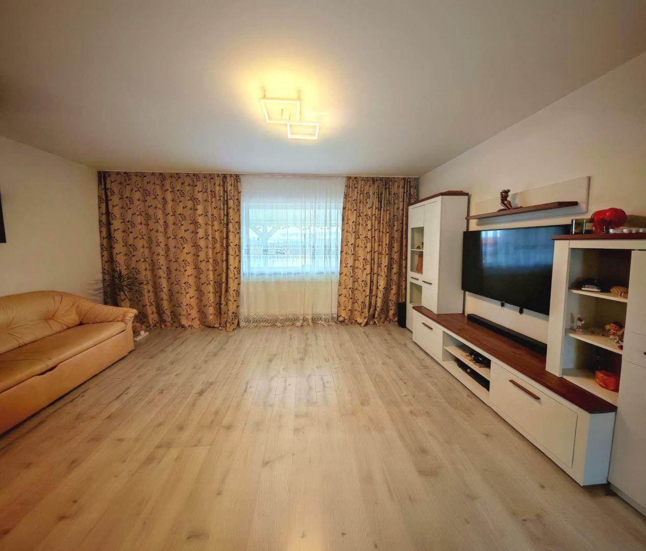 Casa 4 camere, cartier Izvor, oras Brasov - Poză 2