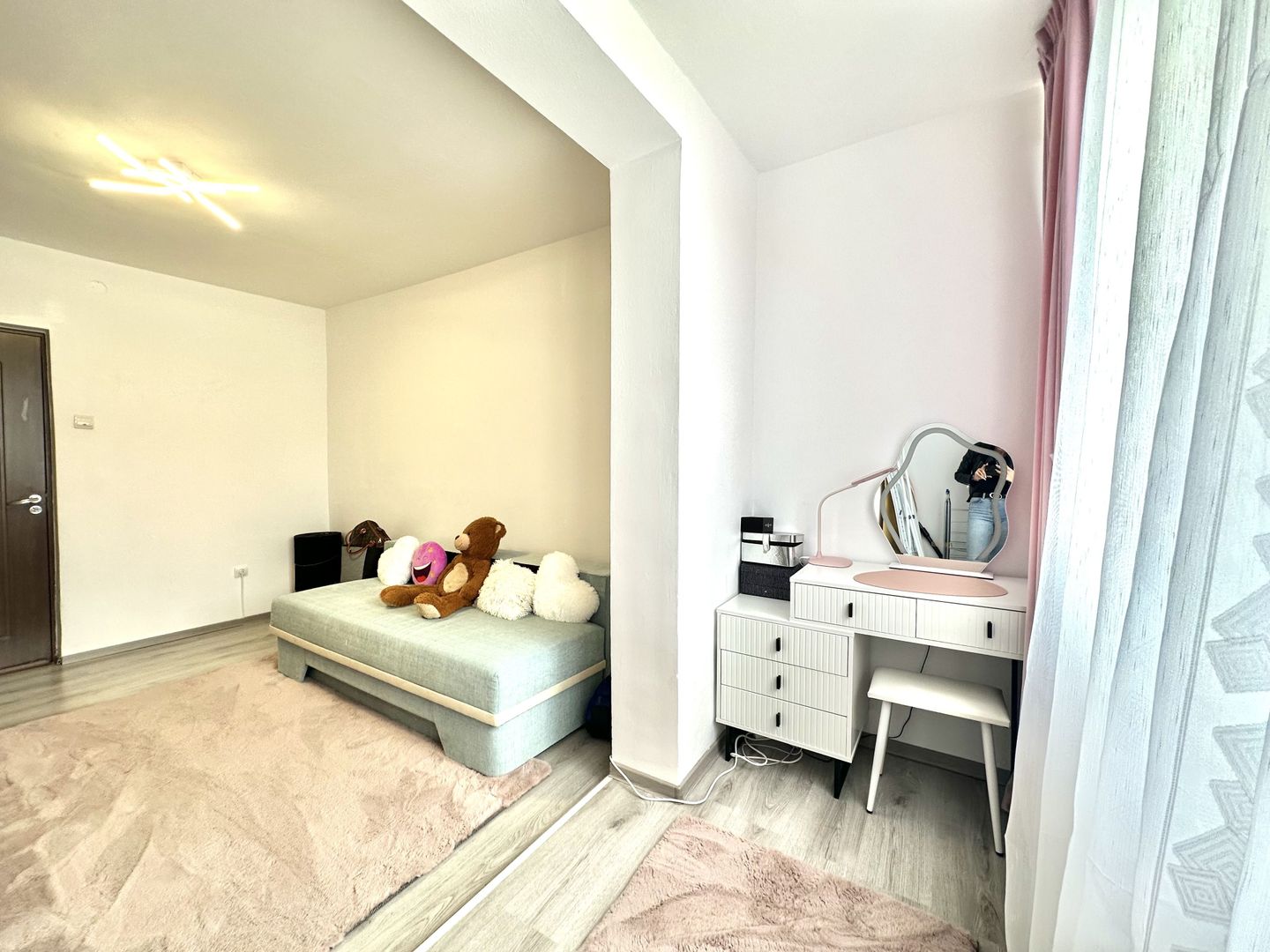 Vânzare apartament 3 camere mobilat,  parcare inclusă , Cartier Noua - Poză 9