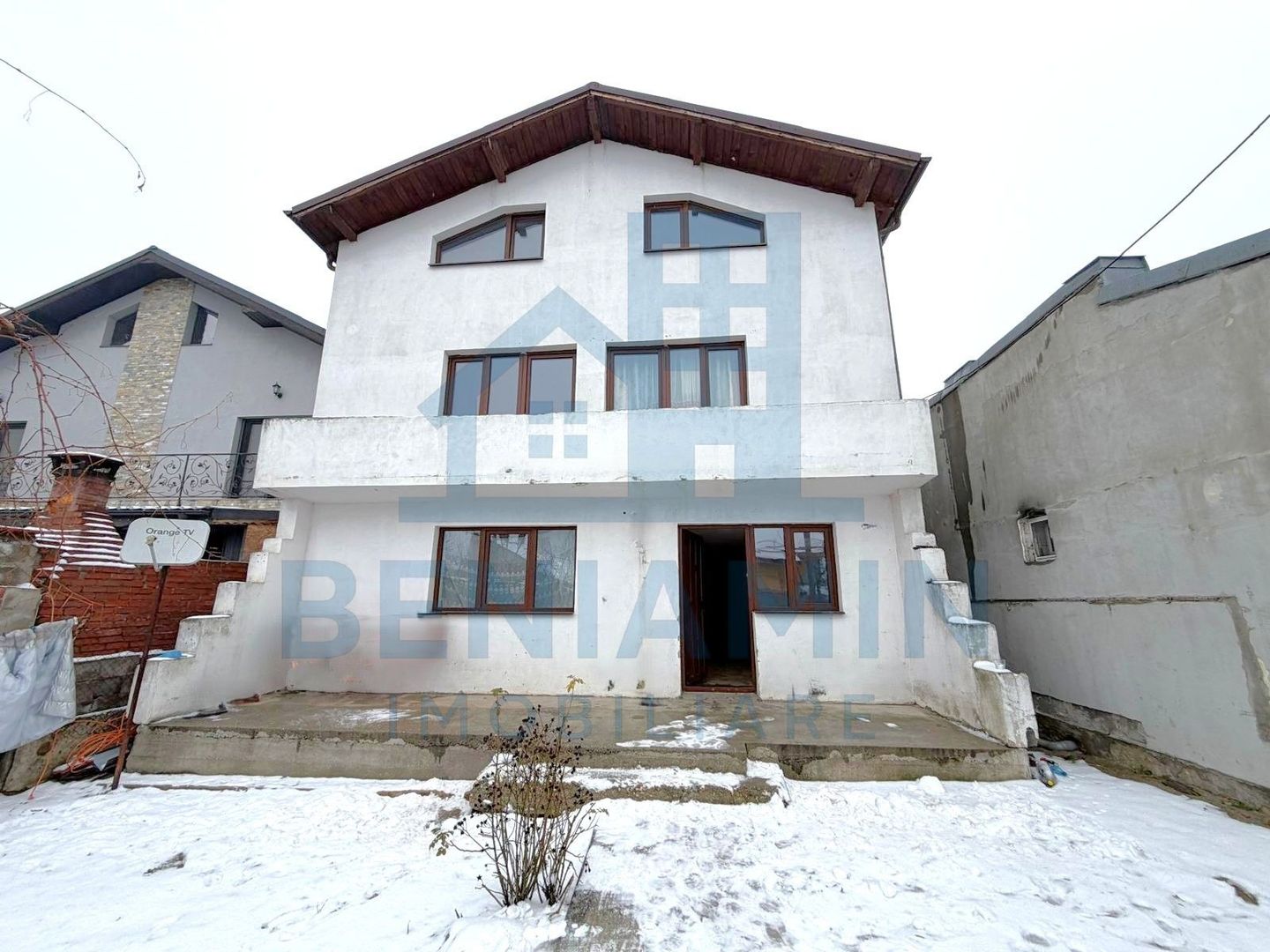 Casa situata in Catargiu Baraganului P+1+M suprafata 170mp-zona buna - Poză 1