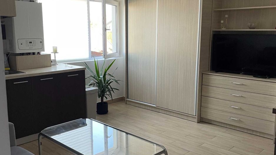 2 camere - Aparatorii Patriei , stradal - Poză 1