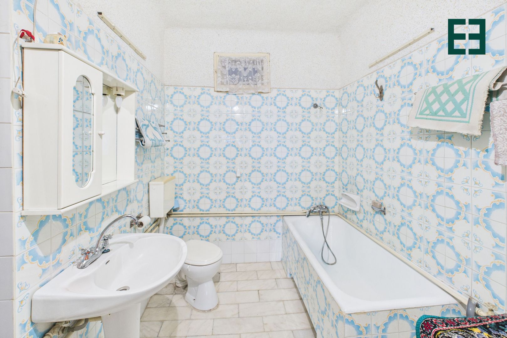 Casă cu 10 camere și 1437 mp teren în Ineu - Arad - Poză 22