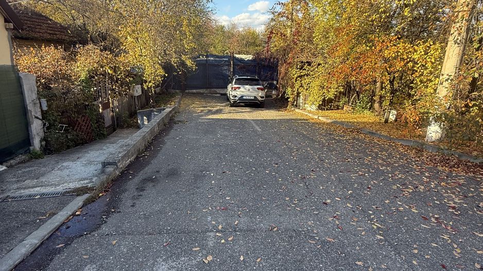 2 corpuri de Casă renovate + teren 125 mp Campina - Poză 31