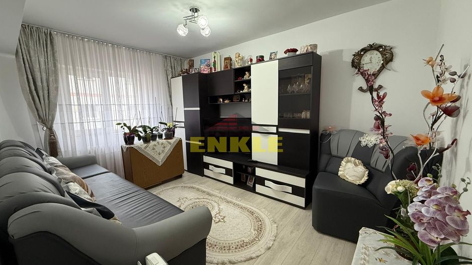 Vânzare garsonieră compartimentată în două camere - Poză 1