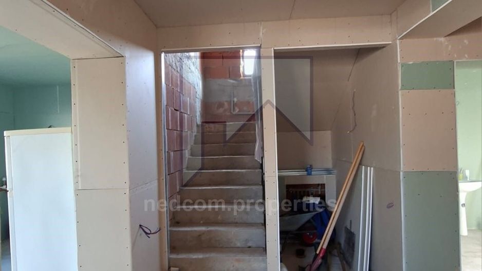 Vilă individuală P+M - 5 camere - 500 mp teren - Construcție nouă - 1 Decembrie - Poză 4