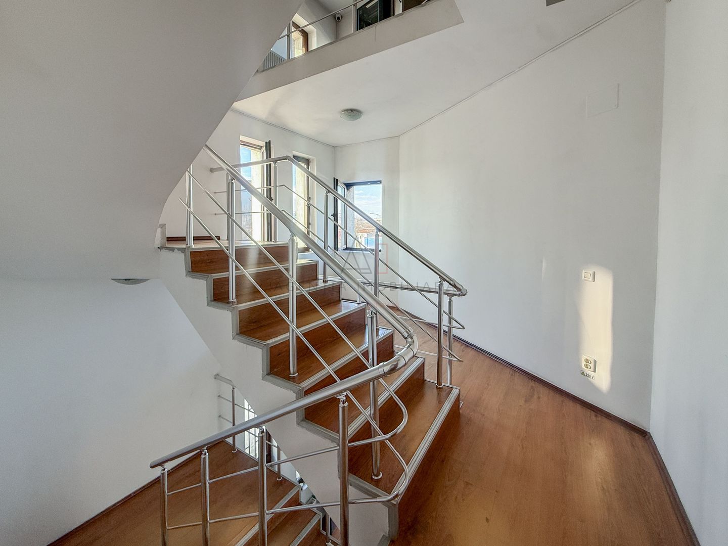 Spatiu de Birouri Sau Comercial | Soseaua Chitilei | Parcare - Poză 7