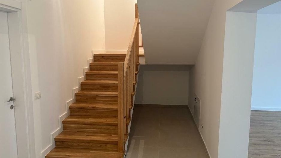 Vila moderna spatioasa - Poză 6