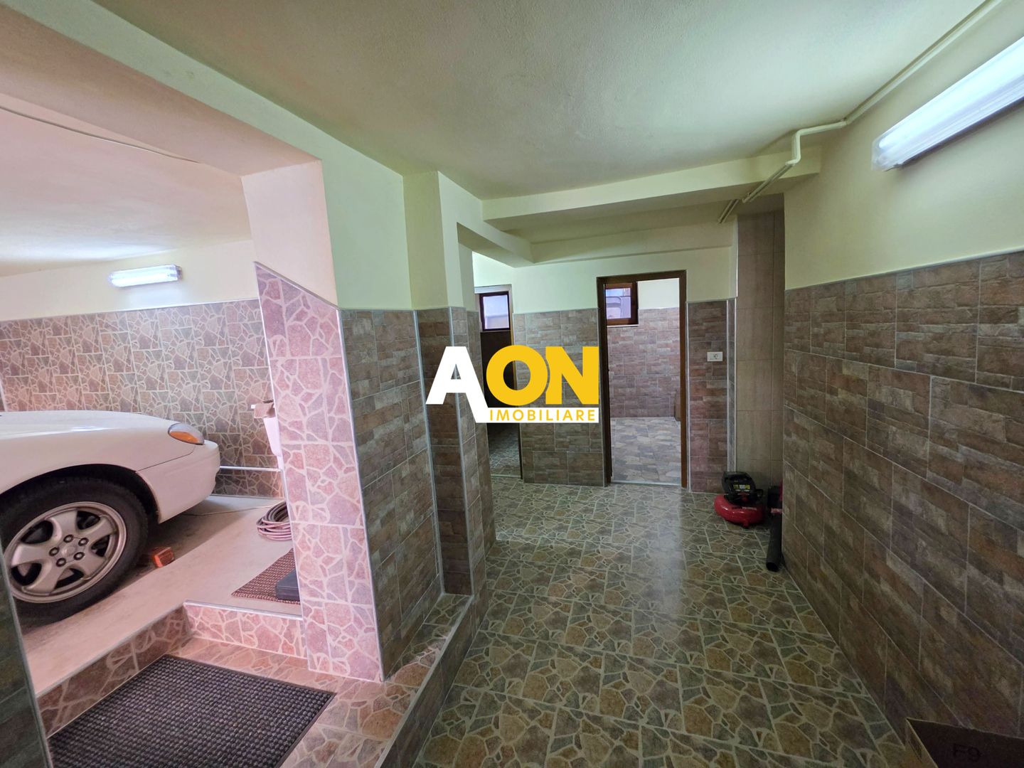 Duplex mobilat, utilat, 4 camere, garaj, zona exclusivista, Cetate - Poză 17