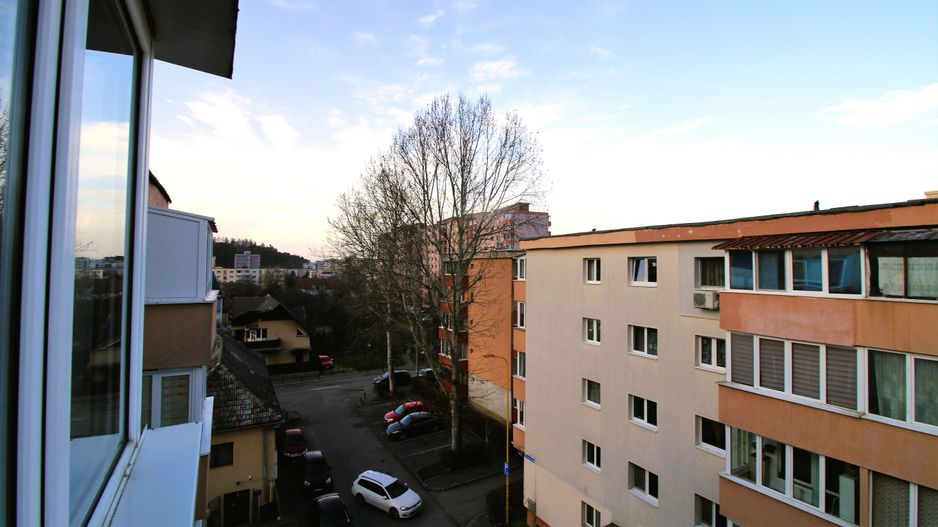 Reprezentare Exclusivă, Zona Ciucaș, 2 camere decomandate cu 2 balcoane - Poză 1