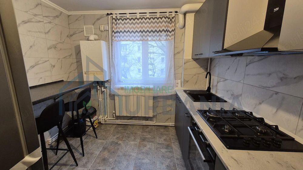 Apartament cu 3 camere de închiriat în Podul de Piatră, prima închiriere - Poză 1