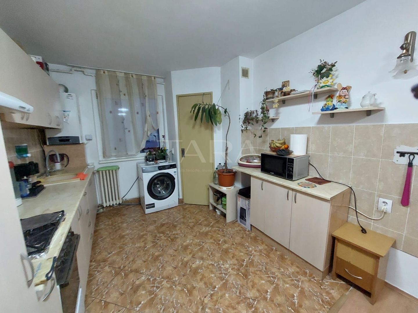 Apartament 3 camere decomandat, etaj intermediar, zona Minerva - Poză 2