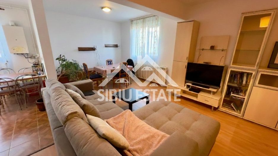 Apartament 3 Camere 87mp - Sibiu, Parcare, Curte Privată cu Foișor - Poză 1
