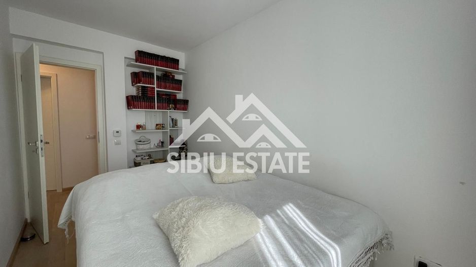 Casa cvadruplex de vanzare 4 camere, 2 locuri de parcare - Poză 11