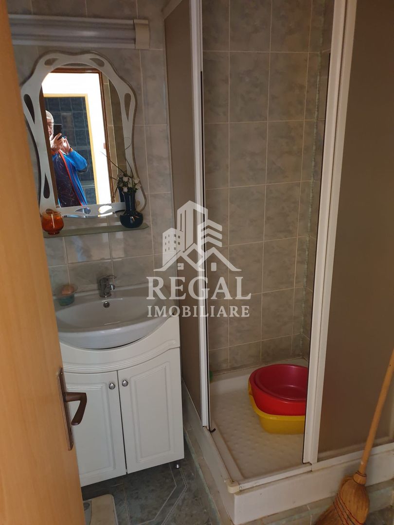 Apartament cu 3 camere de vânzare. Zona Micro 5 - Poză 6