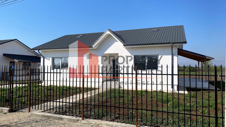 Sabareni, casa parter + mansarda locuibila. - Poză 1