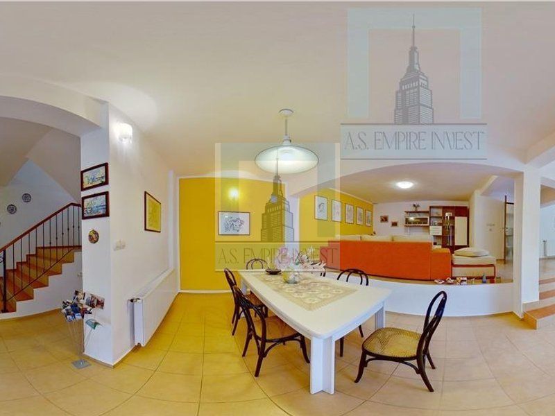 Vilă deosebită cu 6 camere în zona Şchei, Braşov - Poză 12