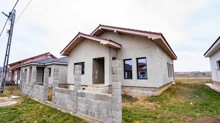 CASA NOUA SEMIFINISATA IN CIHEI CU 3 CAMERE - Poză 3