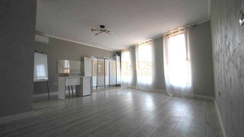 Curte, 4 apartamente, 8 camere, perfectă pt activități educaționale-Dumbravita - Poză 16