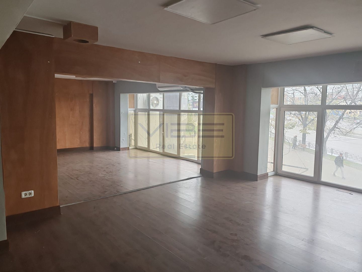 Sf. Lazar- Spatiu comercial la bulevard- vad/ trafic pietonal intens ! - Poză 7