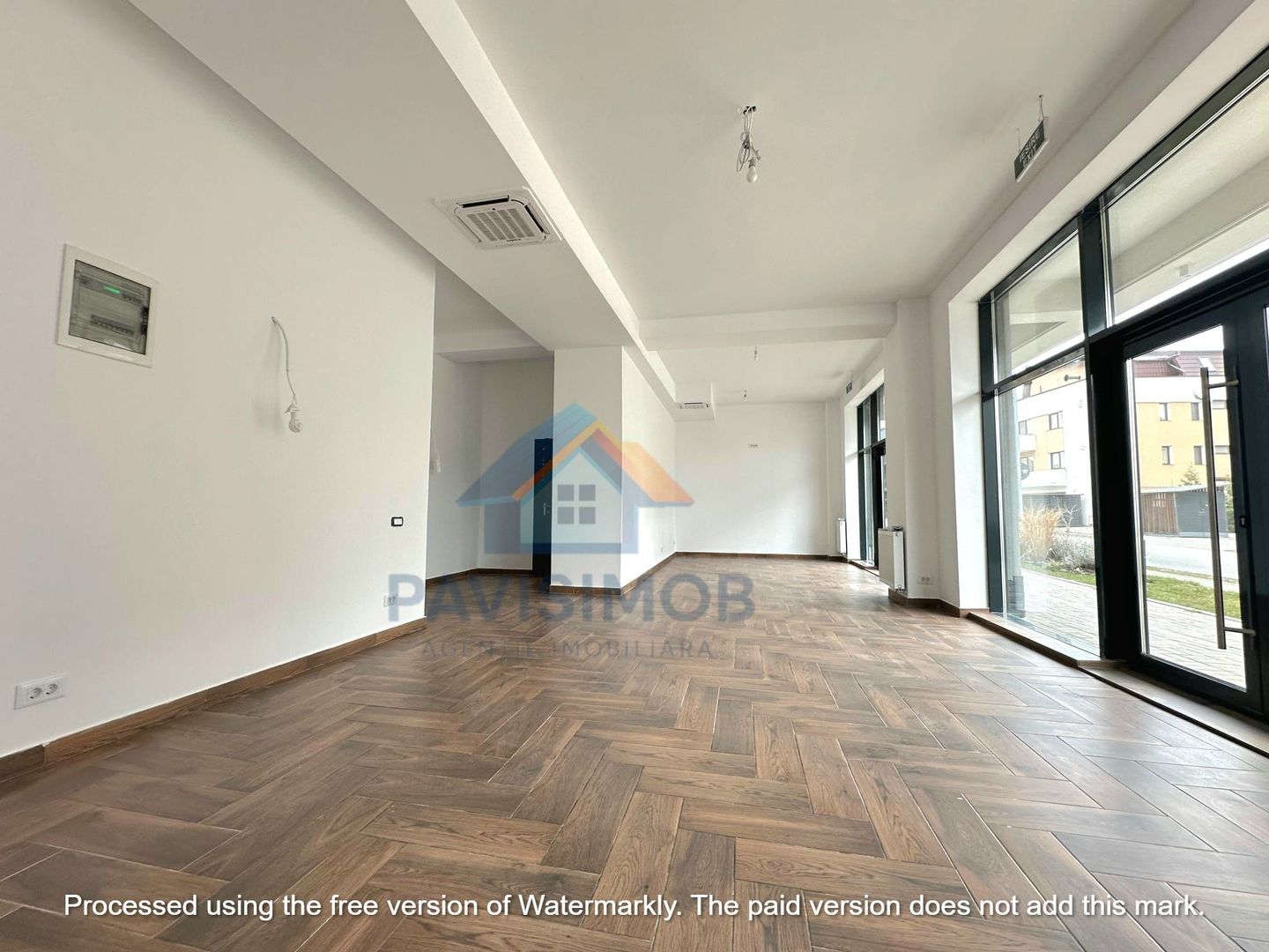 Spațiu comercial cu vitrină stradală – zonă Coresi - Poză 6