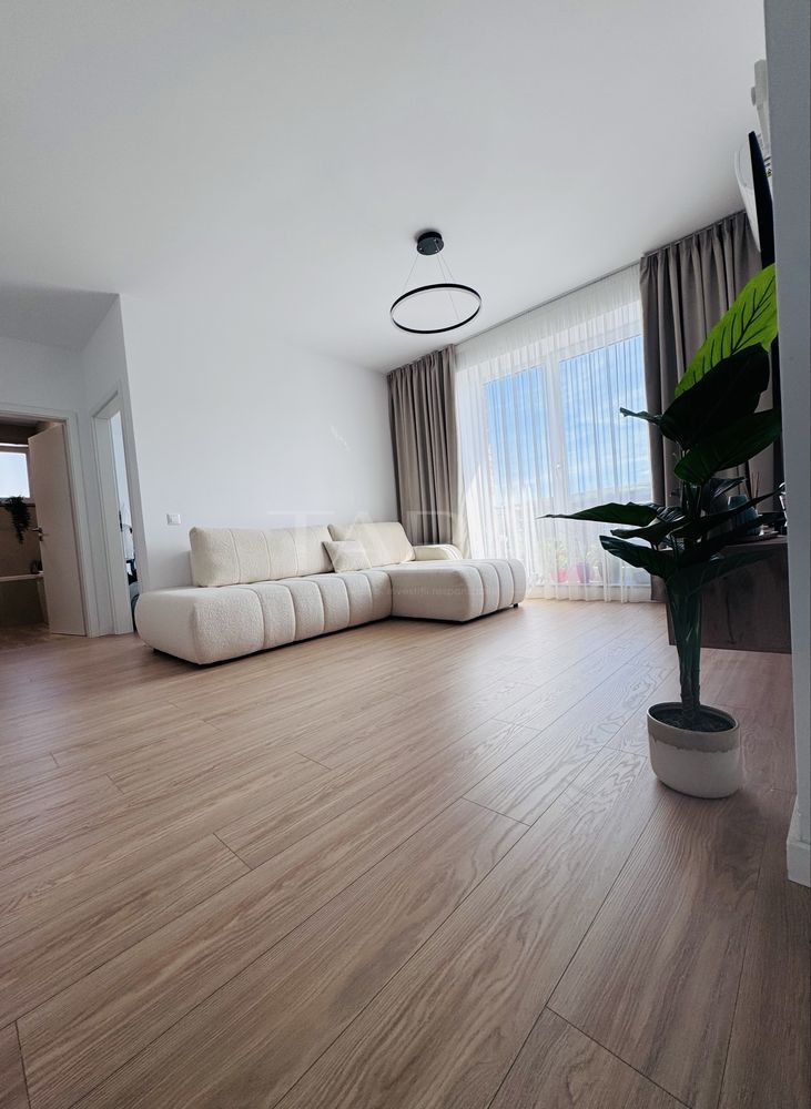 Apartament cu 3 camere, balcon de 9 mp, parcare și boxă de depozitare. - Poză 1