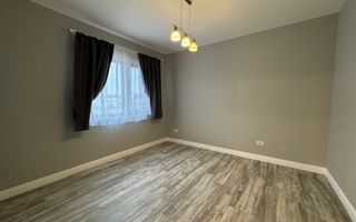 Duplex despartit prin garaj. Zona centrala - langa padure - Poză 7