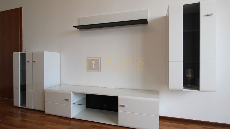 Aradului; decomandat, bucatarie inchisa. Parcare privata inclusa. - Poză 5