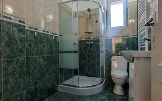 De închiriat apartament 3 camere  etajul 1 zonă ultracentrală. - Poză 7