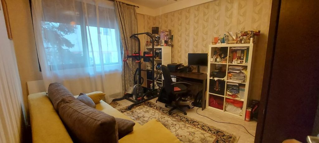 Apartament cu 3 camere pentru vanzare | curte 24 mp | Damaroaia - Poză 7