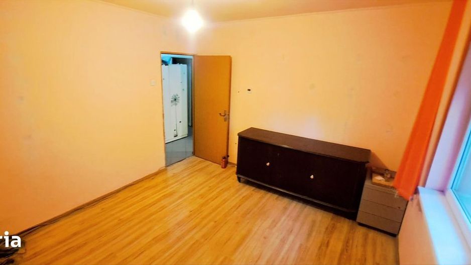 Ap.3 cam de inchiria | 73mp | Parter | bloc reabilitat | 13 Septembrie-Botorani - Poză 3