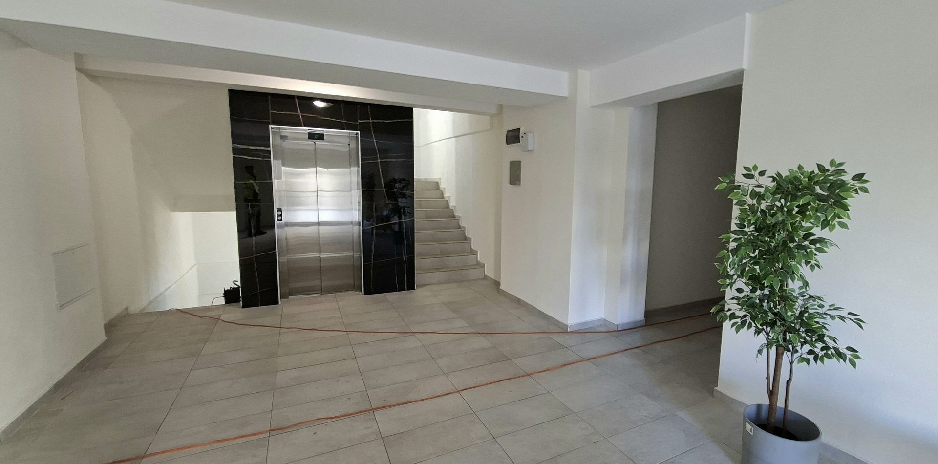 Apartament cu 2 camere si loc de parcare subteran - Poză 18