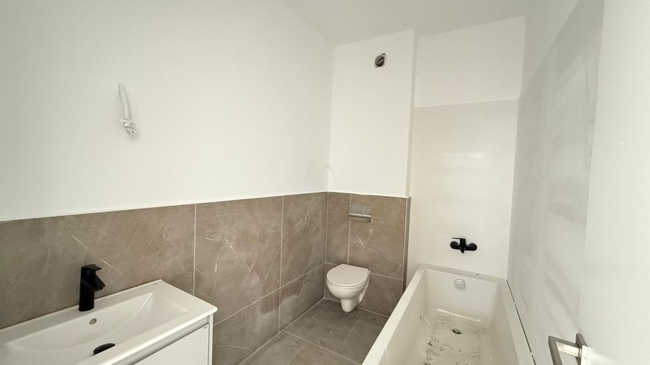 Terasa 20 mp. 2 bai. Lift. Loc de parcare. - Poză 8