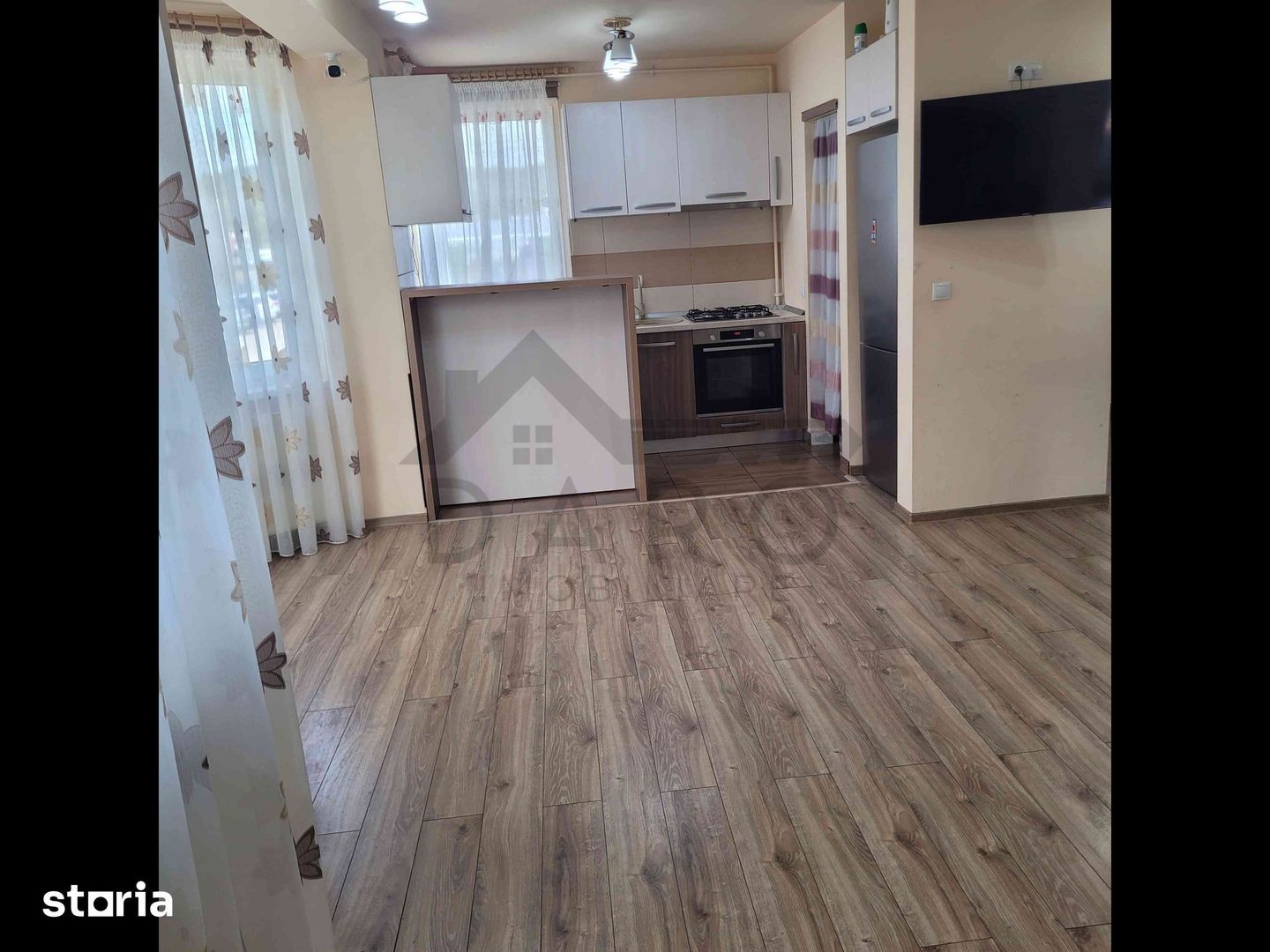 Casă Livezeni 815 mp teren, casa primitoare ,la doar 5 minute de oraș. - Poză 5
