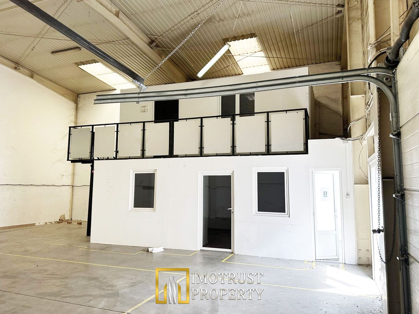 Hala mica de inchiriat Arad central 167 mp, cost redus, acces TIR - Poză 5