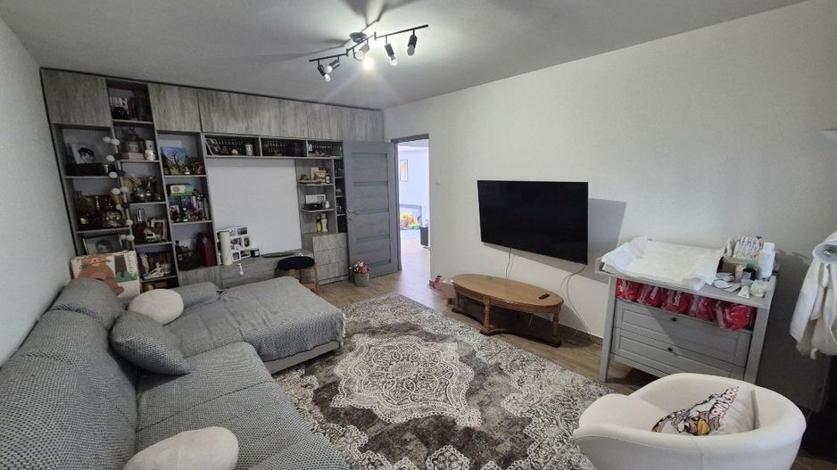 Ap decomandat 4 camere , 2 bai si 2 balcoane-zona Colentina bloc 1986 - Poză 4