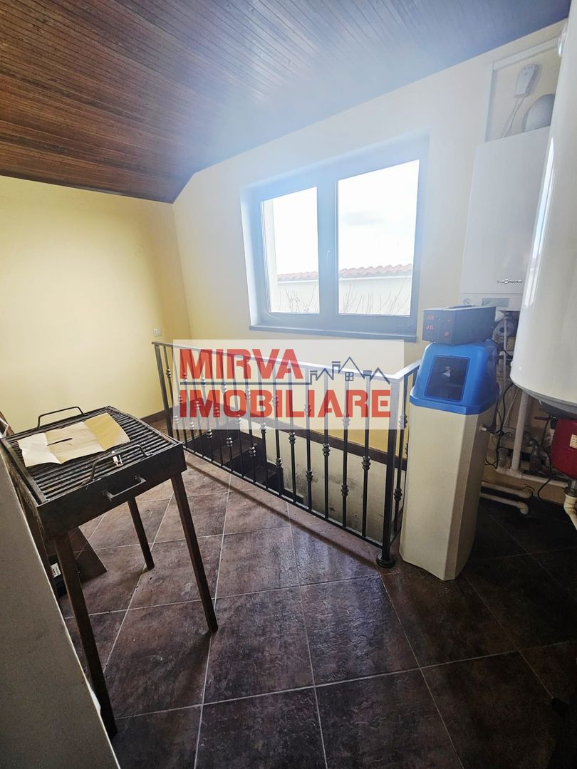 Vilă spațioasă Strejnicu S+P+1E+M, 8 camere, garaj, teren 595 mp - Poză 13