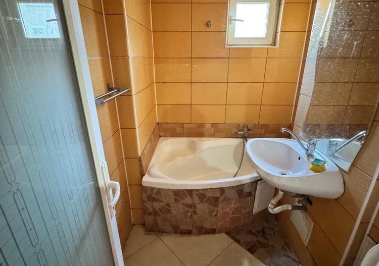 Inchiriez apartament nemobilat 4 camere Pantelimon - Poză 8