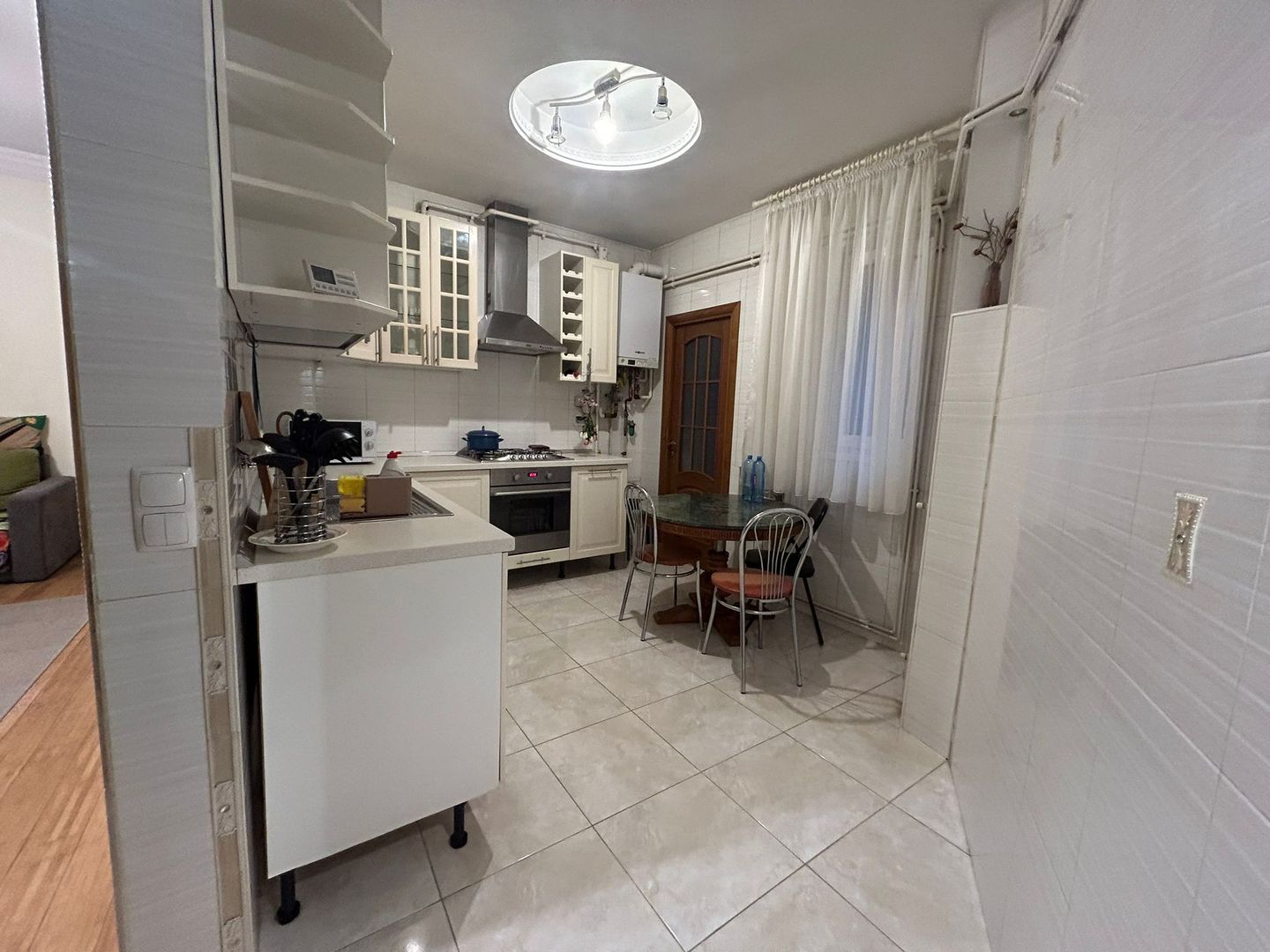 3 Camere Ultracentral 2 minute de Metrou Univestitate - Poză 8