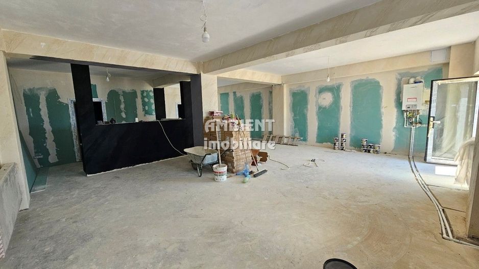 DE INCHIRIAT - Spatiu comercial la DEMISOL, suprafața 94 mp, zona CARTIER. - Poză 4