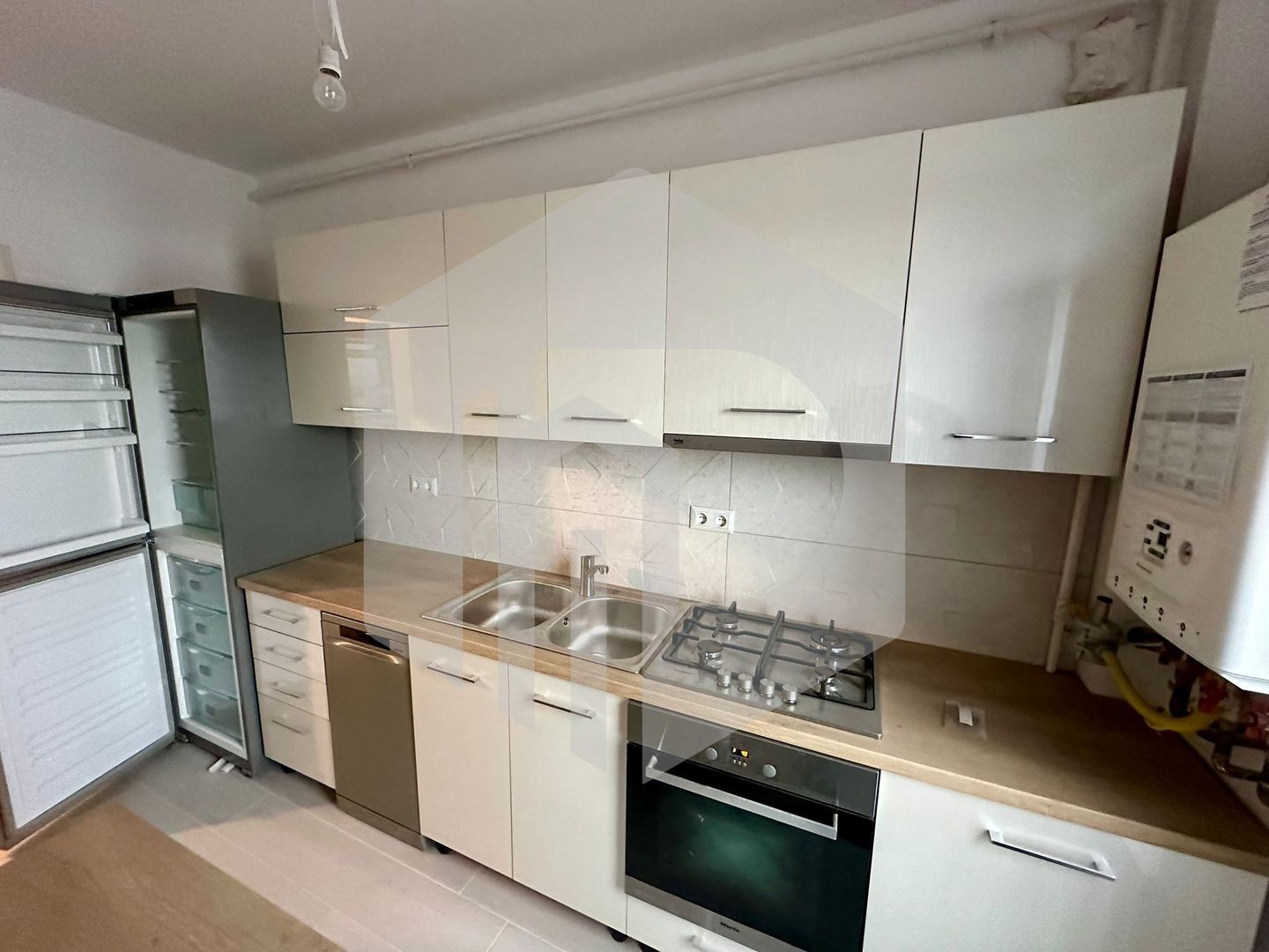 Apartament 3 camere | 2 Dormitoare | Bucatarie  | 2 Bai | Living - Poză 10